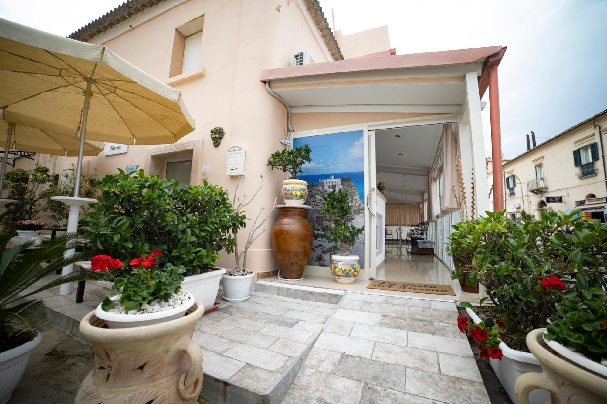 La Perla Del Tirreno Bed and Breakfast Tropea Buitenkant foto
