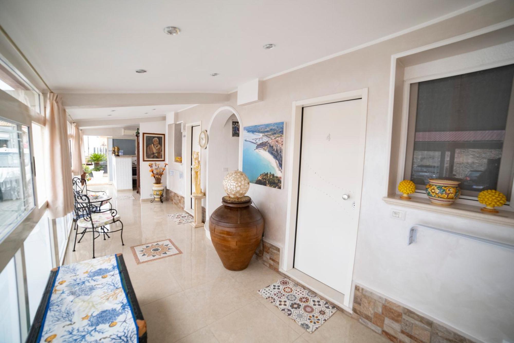 La Perla Del Tirreno Bed and Breakfast Tropea Buitenkant foto